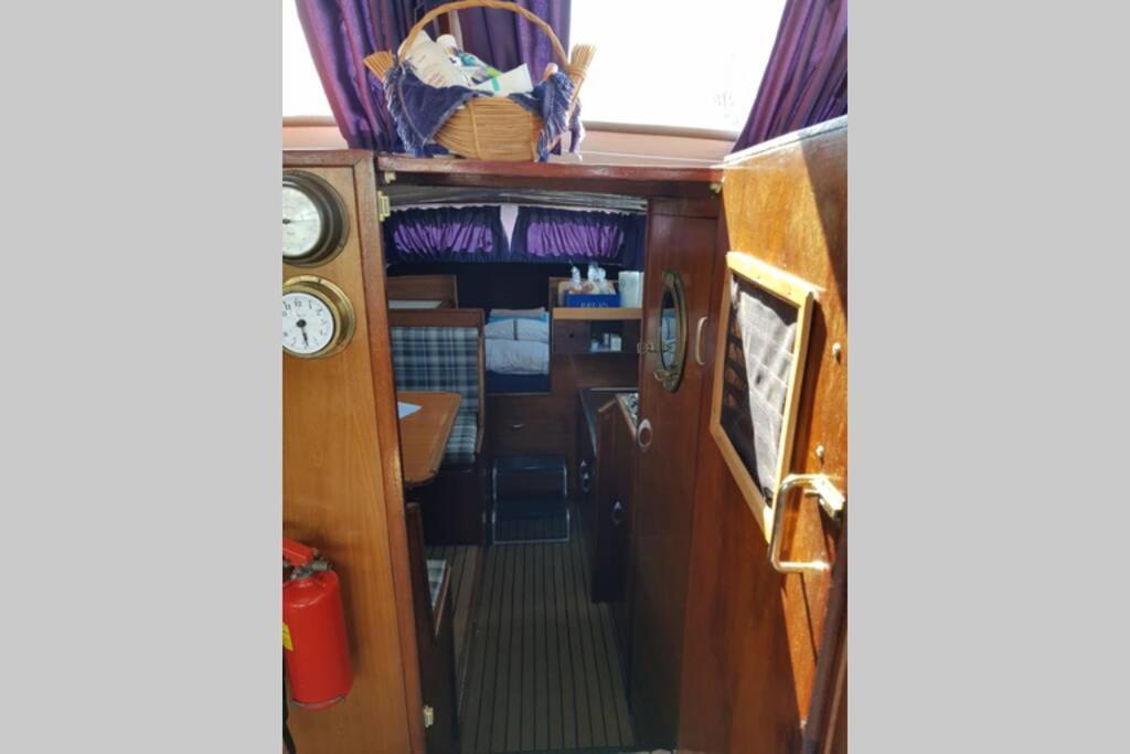 Boat Allemansfreon - Kamperen Op Het Water - Niet Om Mee Te Varen - Read Host Profile-Lees Hostprofiel Jutrijp Exterior foto